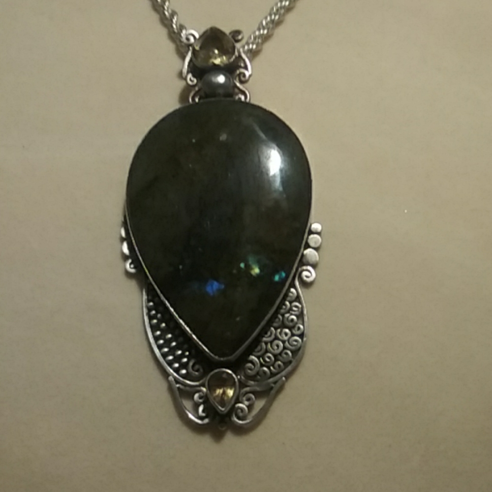 WOW! 👀GORGEOUS! SOLID SILVER LABRADORITE PENDANT